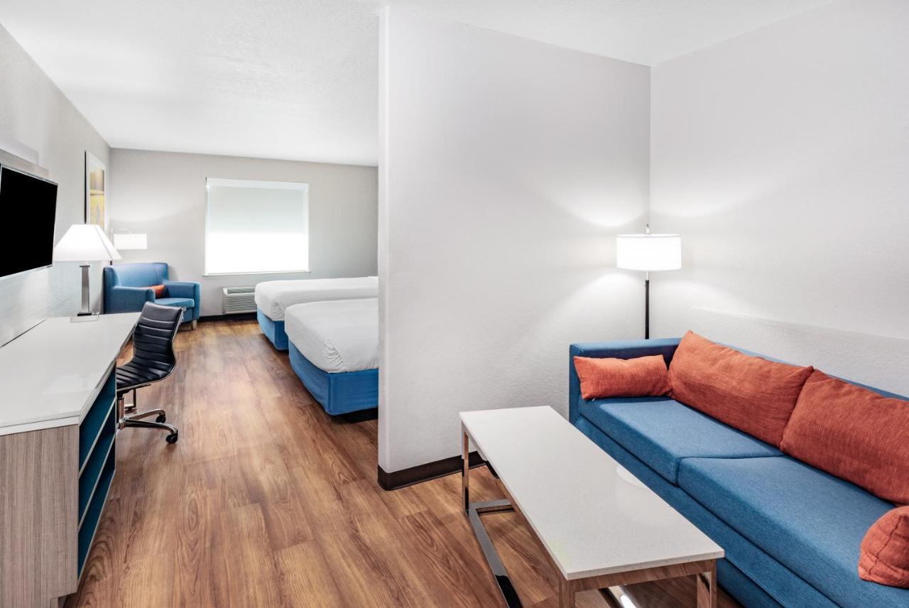 Days Inn & Suites By Wyndham San Antonio Near Frost Bank Center Zewnętrze zdjęcie